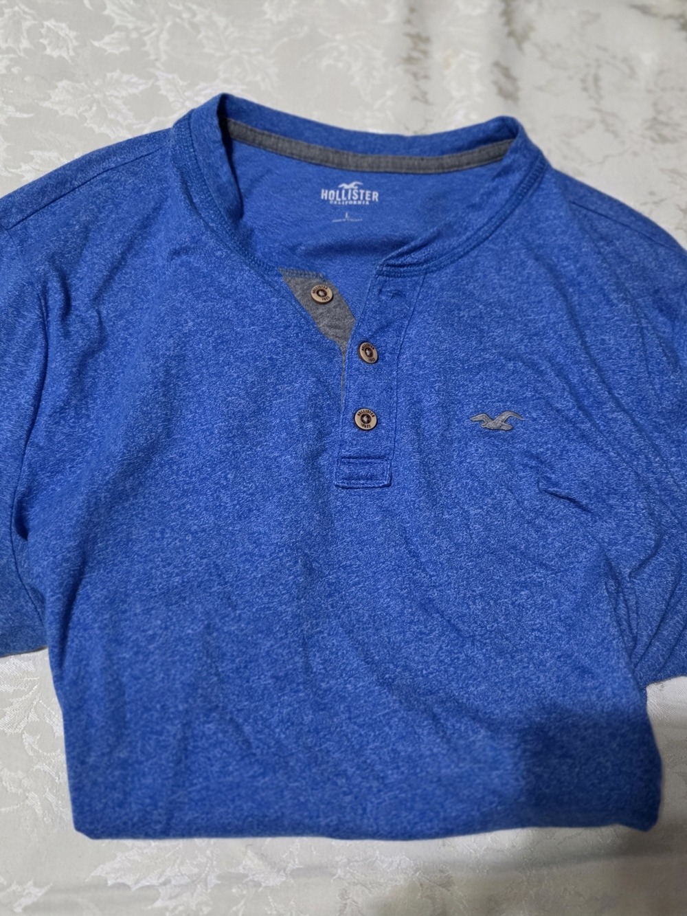 Hollister Men's Royal Blue Short-Sleeve Henley Tee